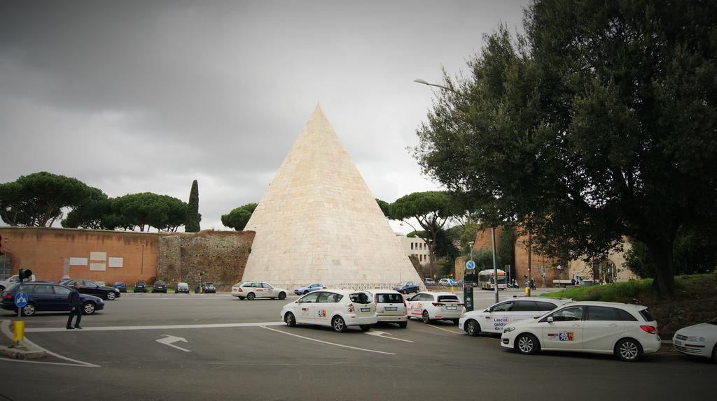 I Love Piramide Rzym Zewnętrze zdjęcie